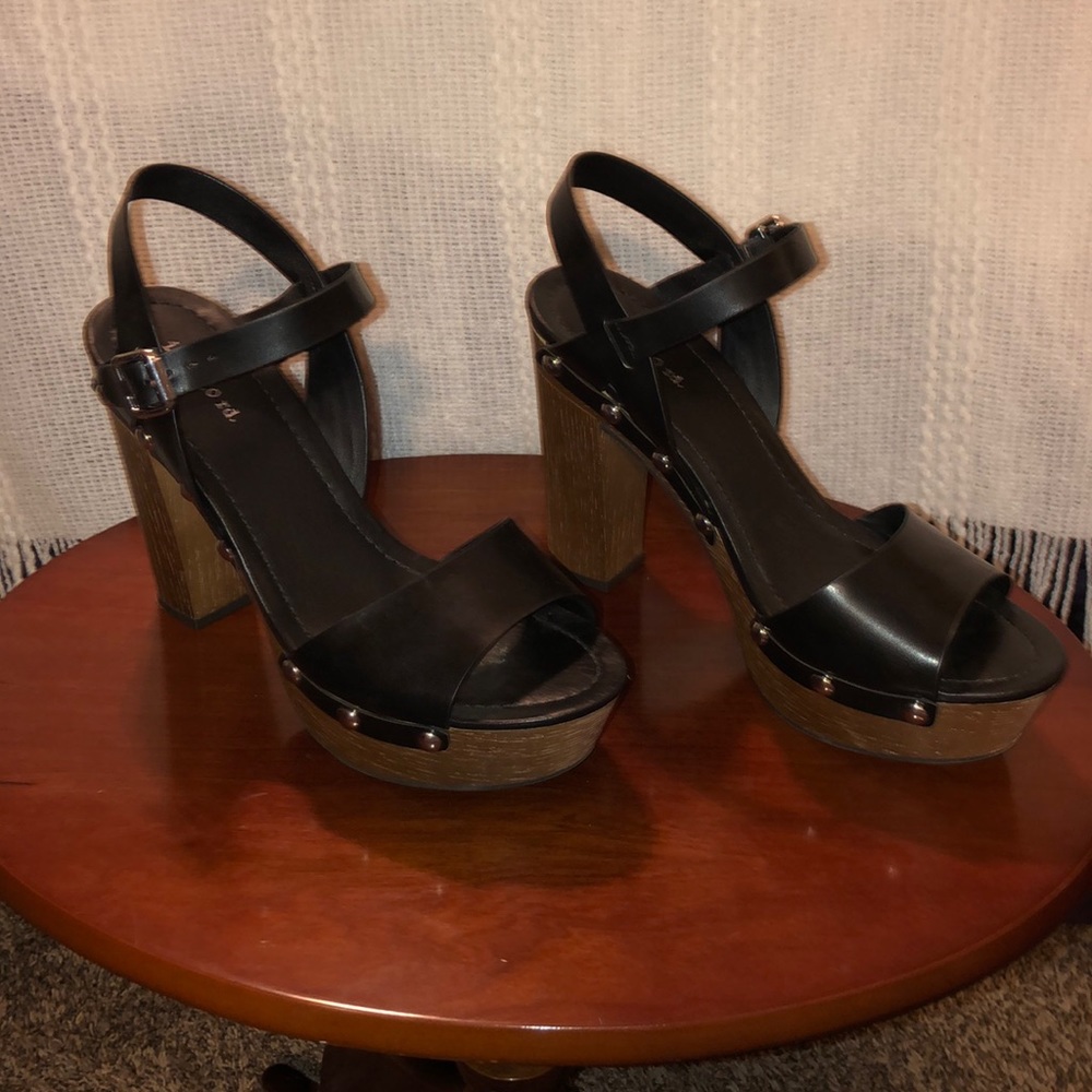 BRAND NEW Indigo Platform Sandals